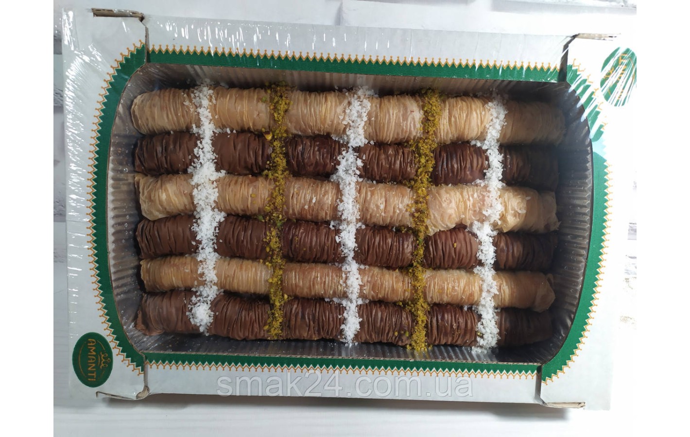 Пахлава з какао, волоським горіхом, фісташками і кокосовою стружкою 