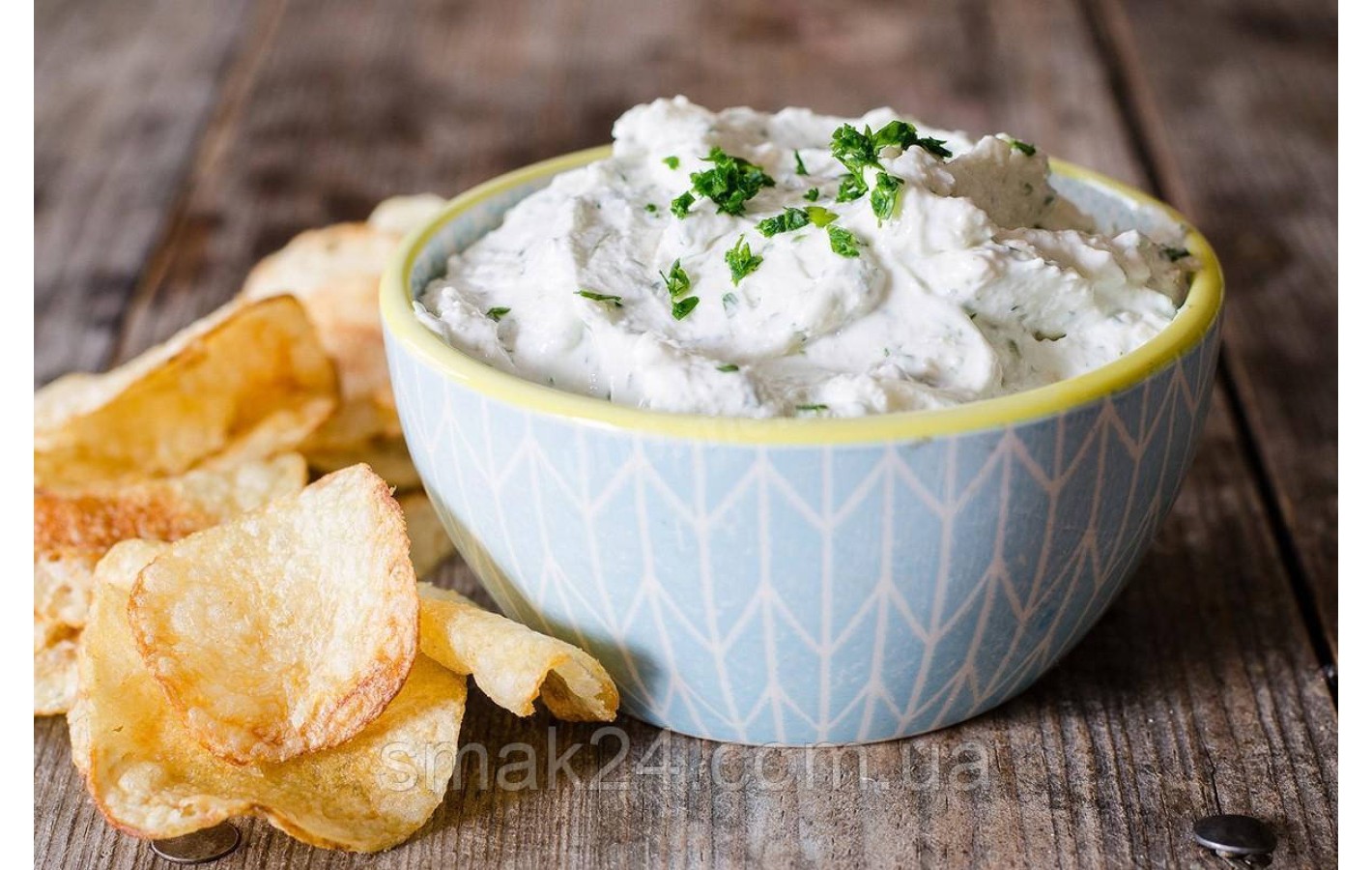 Чипсы картофельные волнистые со вкусом сырного соуса с зеленым луком Chipster's 110г Украина